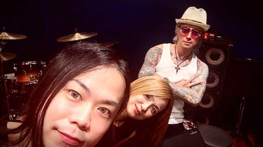 Ju-kenのインスタグラム：「本日はリハーサル→来週、14日、新宿Sactにて松田樹利亜さん、アコースティックライヴを天才ジャズピアニストのトシくんとプレイさせて頂きます！  お暑うございますので、ご自愛下さいませ☀️ @juliamazda @toshitakashibata」