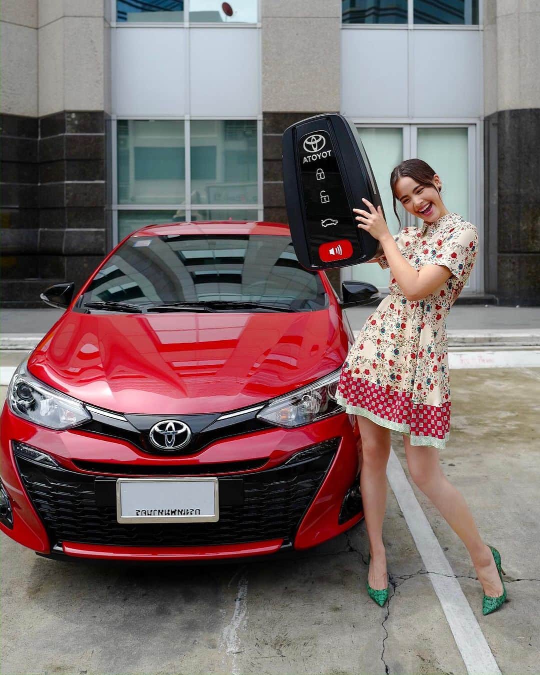 ウッラサヤー・セパーバンさんのインスタグラム写真 - (ウッラサヤー・セパーバンInstagram)「Finally got my Toyota Yaris 🥰♥️ #toyotayaris #yayaxyaris #styleandstrong」8月8日 15時31分 - urassayas