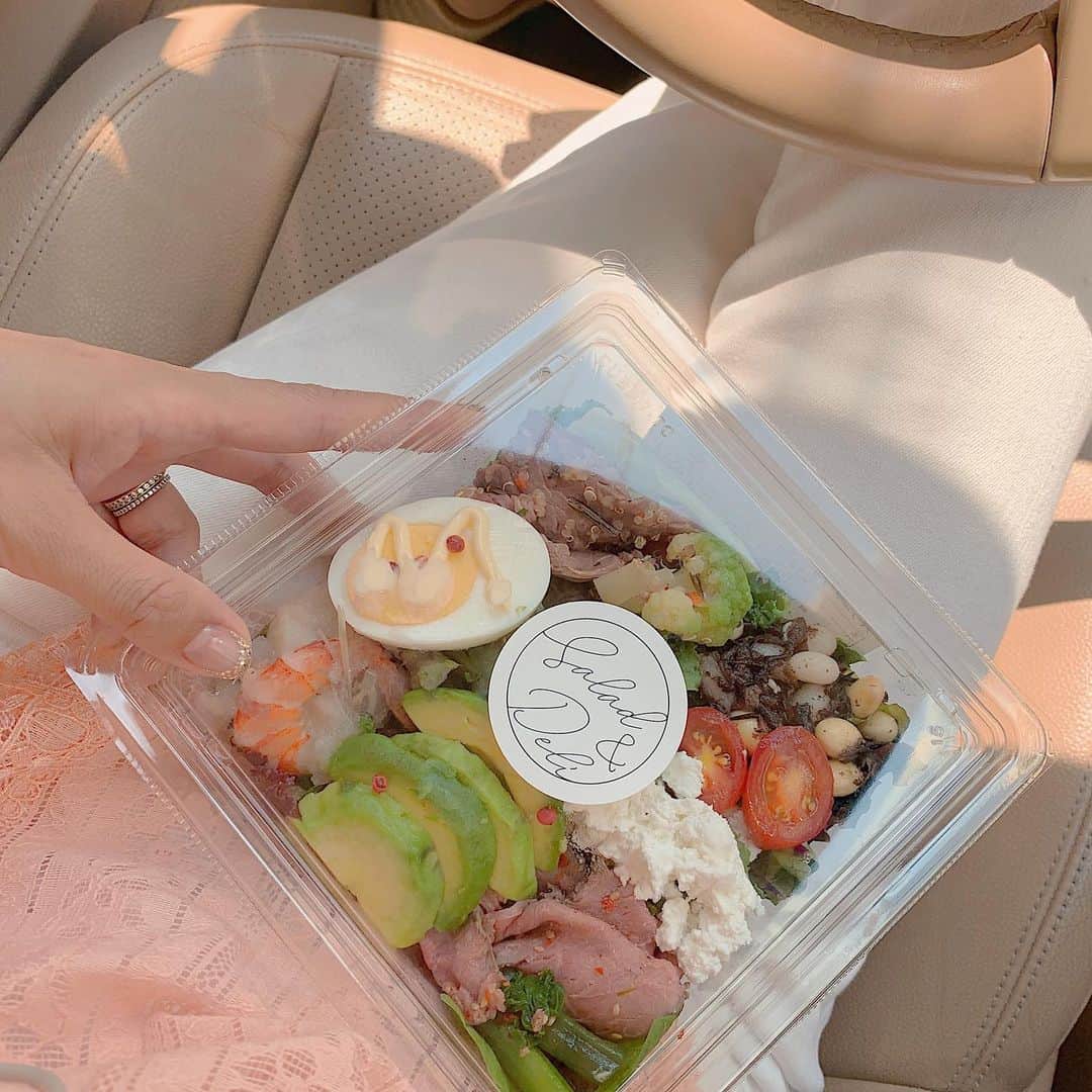 堀江直美さんのインスタグラム写真 - (堀江直美Instagram)「Lunchはこれだけ食べましたって言いたいですがパン２つ追加🥐🥖🐖 * #lunch#lunchbox#hiroshimalunch#広島ランチ#saladaanddeli#サラダアンドデリ」8月8日 15時39分 - naomiiiiiiiiiiii
