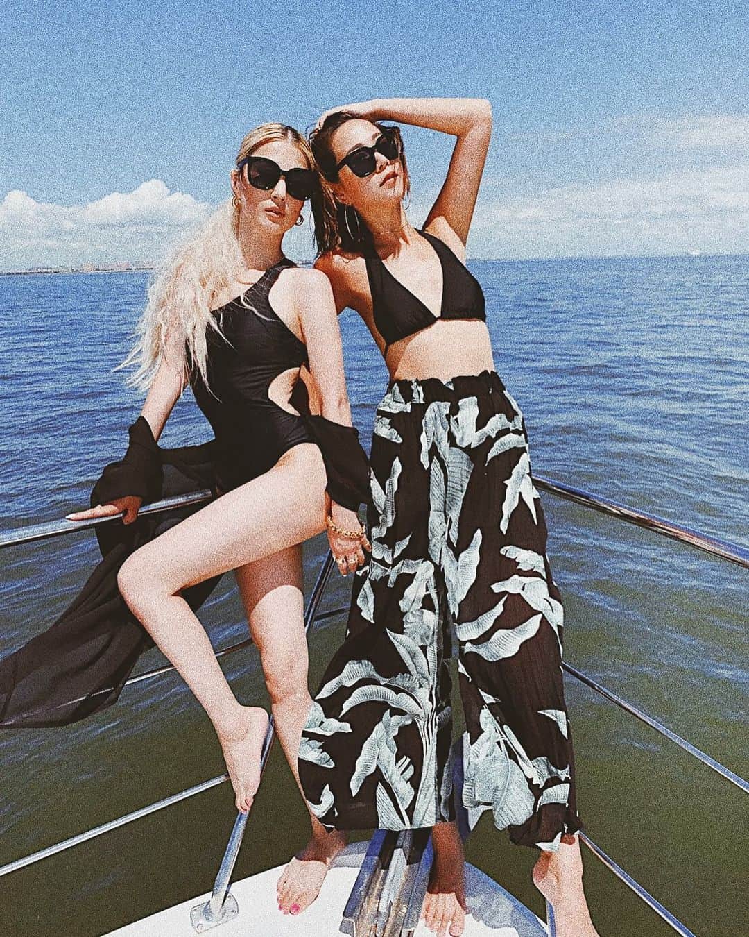 ANELA TOKYOさんのインスタグラム写真 - (ANELA TOKYOInstagram)「Anela Cruise🛥✨ . 真夏にぴったりな涼しげで、 爽やかなお洋服を提案🥂✨ . 🌿30%OFF🌿 ➖リラックスリーフSETUP➖ . 🖤50%OFF🖤 ➖サイドオープンワンショルダーワンピースビキニ➖ . #AnelaCruise #whiteootd #cruiseootd #bestseller  #beach #beachgirl #swimsuit #swimwear #ビキニ  #accessory #AnelaSWIM #AnelaTokyo #boating #boatinglife #sail #sailing #sails #sailaway #yachting #yachtlife #luxury #boat #motorYacht #yachts」8月8日 15時43分 - anelatokyo