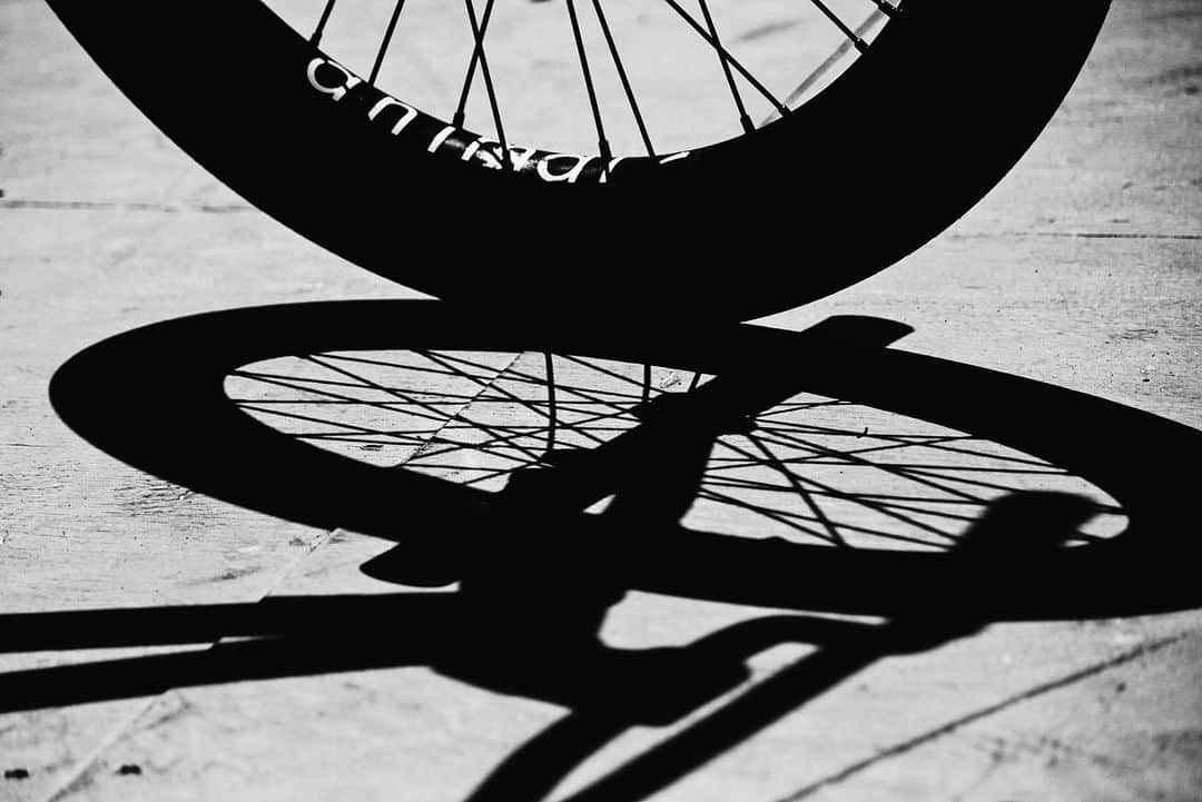 田丸なおとさんのインスタグラム写真 - (田丸なおとInstagram)「Such a good summer days.  #animal#animalbikes#bmx#bmxflatland#flatland#flatlandbmx#bmxstreet#shadow#bmx部#bmxfamily#bmx4life#bmxallday#bmxpark#flatpark#samukawa」8月8日 15時58分 - naototamaru