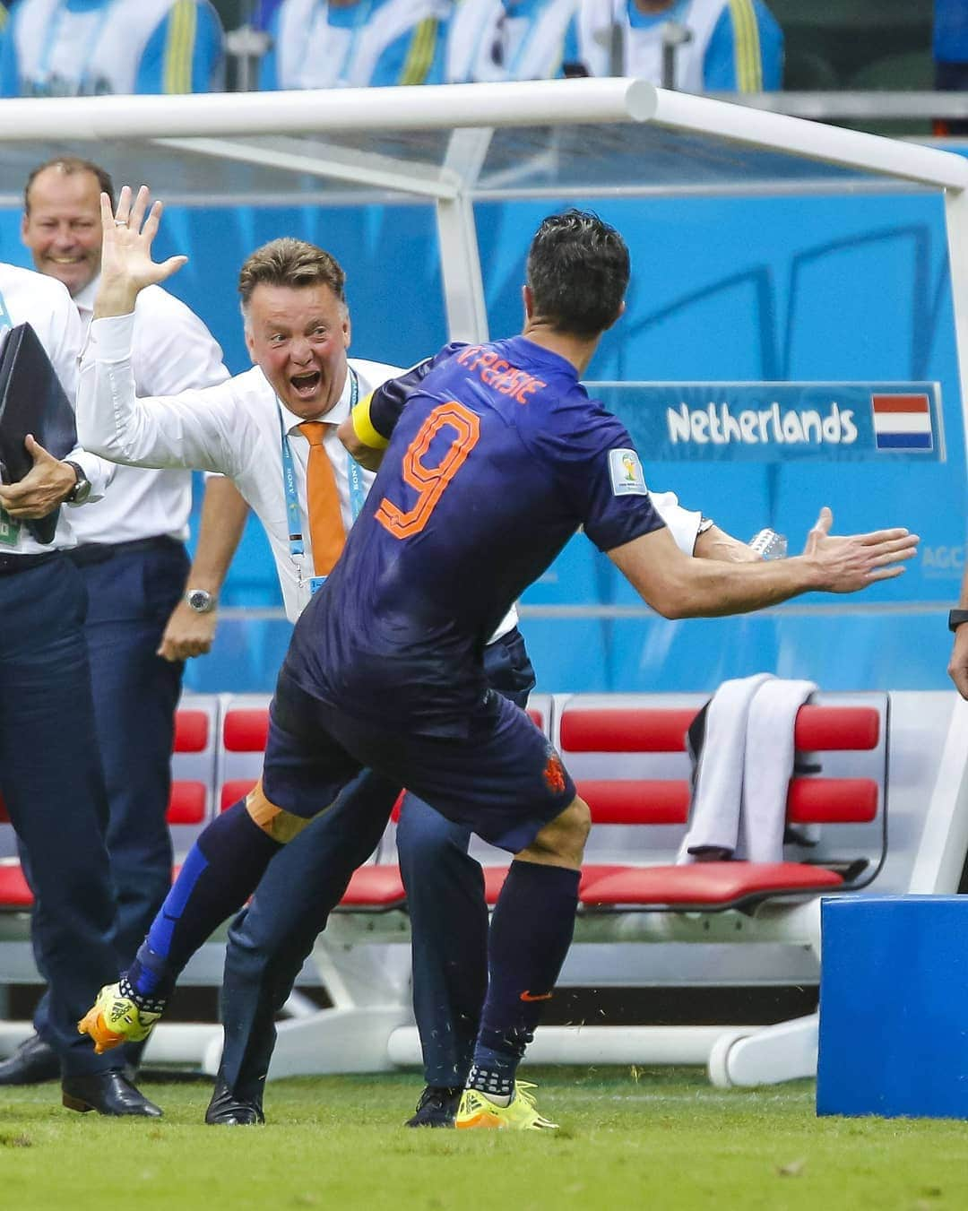 FIFAワールドカップさんのインスタグラム写真 - (FIFAワールドカップInstagram)「Happy 68th birthday to Louis van Gaal! 🎂 One of the most decorated managers in world football, he led @OnsOranje 🇳🇱 to the bronze medal 🥉 at the 2014 FIFA #WorldCup. #HappyBirthday #VanGaal #LVG #Netherlands #Oranje」8月8日 15時58分 - fifaworldcup