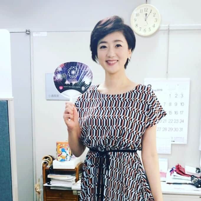 池尻和佳子さんのインスタグラム写真 - (池尻和佳子Instagram)「花火ファンタジアfukuoka2019  間もなく開場です‼️‼️ 入口で、うちわが配られるようです🤩  熱中症には十分お気をつけくださいm(._.)m  #うちわ #配布 #熱中症 #対策#花火 #途中#プログラム #変更#払い戻し #大雨#雷#雷雨 #ついてない#雨雲 #びしょ濡れ#忘れられない #良い#思い出#フィナーレ」8月8日 15時53分 - wakako_ikejiri_rkb