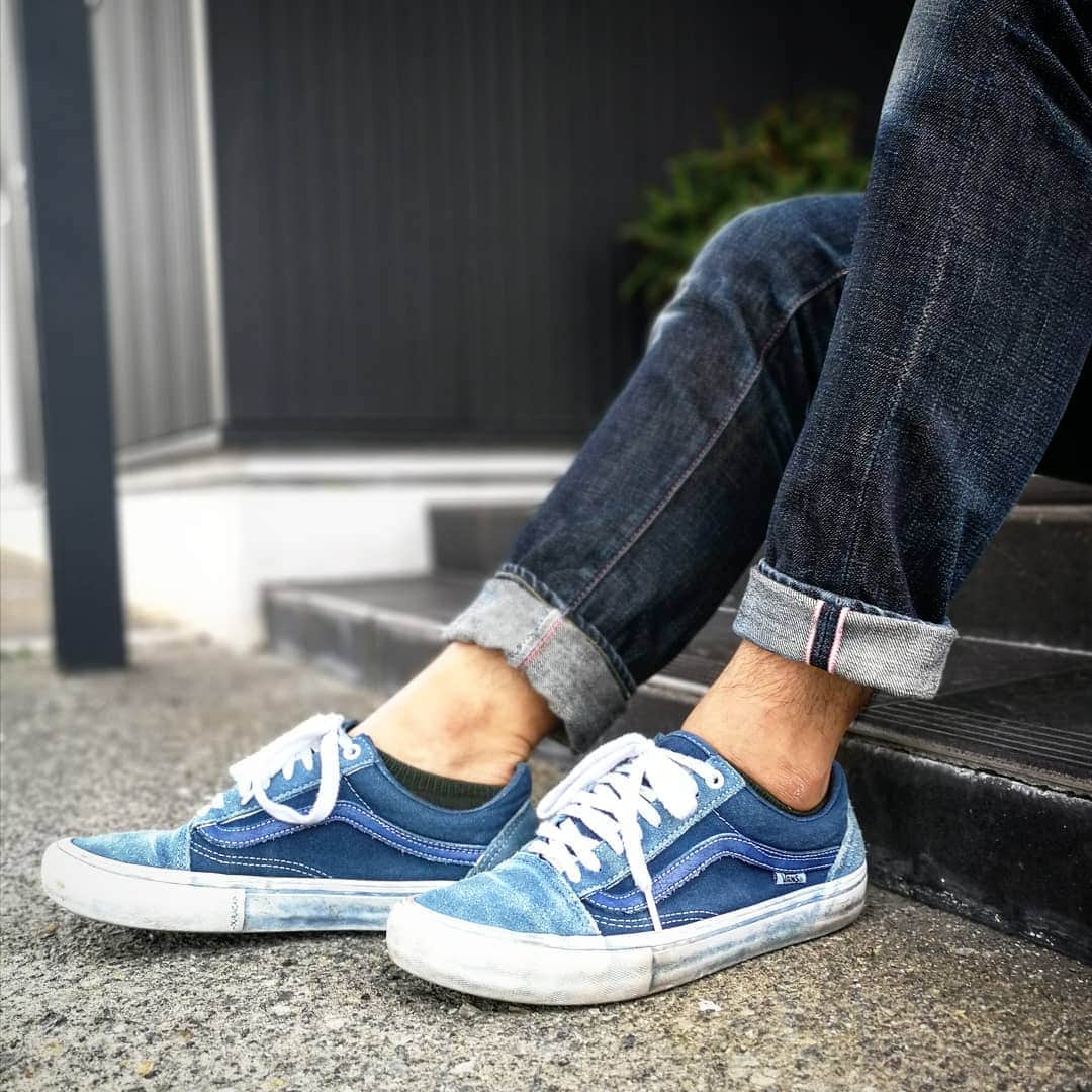 momotarojeansのインスタグラム：「A day in summer.  #kojima #kurashiki #okayama #jeans #denim #denimday #denimporn #denimhead #selvedge #selvage #selvedgedenim #selvedgeforum #denimevolution #selvedgemurah #unionspecial #goingtobattle #madeinjapan #japanesedenim #fading #naturalfading #madebyhand #madeinjapan #jeanslife #vintagejeans #fade #selvedge #mensweardaily」