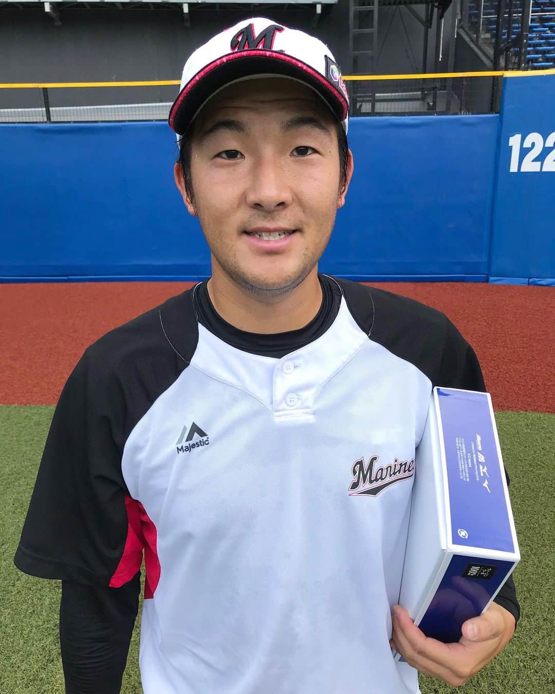 のインスタグラム：「昨日は先発で7回無失点の好投の土肥投手です！ #千葉ロッテマリーンズ #chibalotte #ZOZOマリンスタジアム #土肥星也」