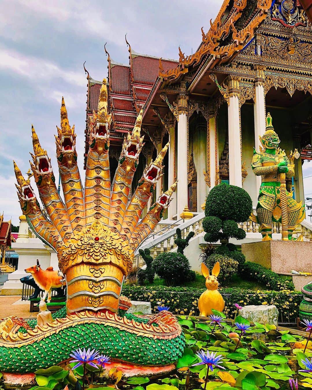 志摩マキさんのインスタグラム写真 - (志摩マキInstagram)「お参りができた！ドンムアン空港の反対側にお寺があるの知ってた？ 入場料無料だよ。#パワースポット #タイ #旅 #travelgirl #travelgram #🇹🇭 #thailand #temple」8月8日 16時04分 - makishimaaa