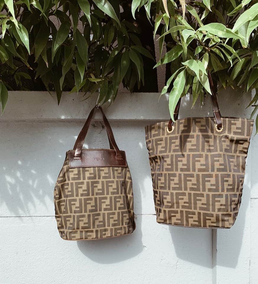 Ｈedyさんのインスタグラム写真 - (ＨedyInstagram)「【WEB掲載予定】 FENDI zucca nylon leather handbag. zucca logo leather handbag. .  人気のズッカ柄のトートバッグが入荷予定です。  小ぶりなサイズ感で普段使いに最適です！ . @hedy_worldwide #vintage #vintageshop #hedy #hedy_japan #エディ #bag #fendi」8月8日 16時16分 - hedy_vintage