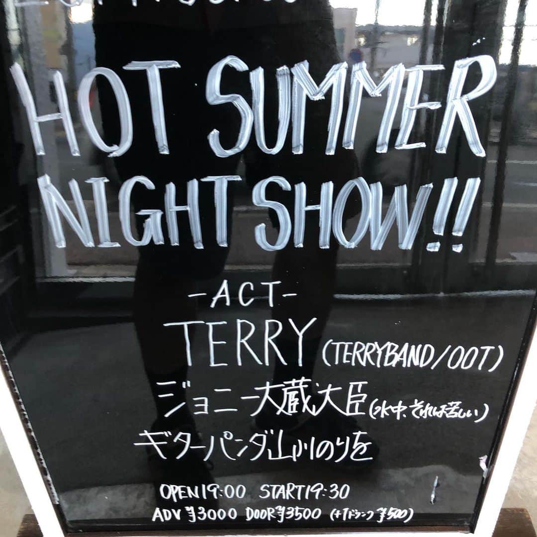山川のりをのインスタグラム：「今夜は伊那グラムハウスにてギターパンダライブです。19時/19時30分、3000円+D /3500円+Dです。共演はジョニー大蔵大臣、テリーさん。ギタパン長野県責め今日で今年はおしまいのハズ。お近くの方々会いにきてアイニージュー！」