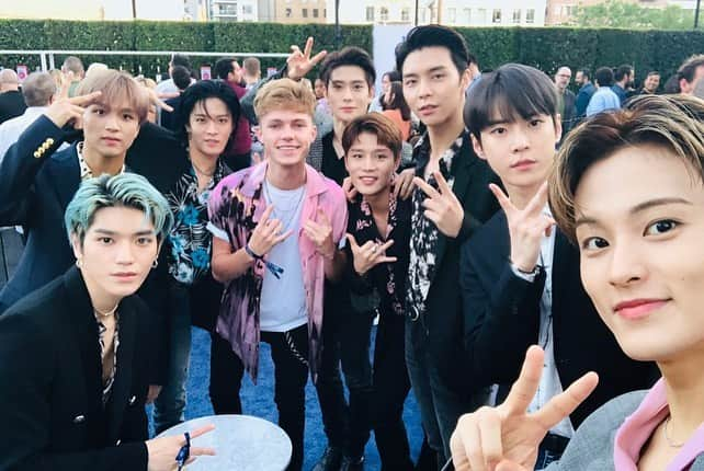 NCT 127さんのインスタグラム写真 - (NCT 127Instagram)「It was great seeing you tonight brother!! 🤙 @hrvy @capitolrecords  #NCT127 #NCT #CMG #CapitolCongress」8月8日 16時43分 - nct127