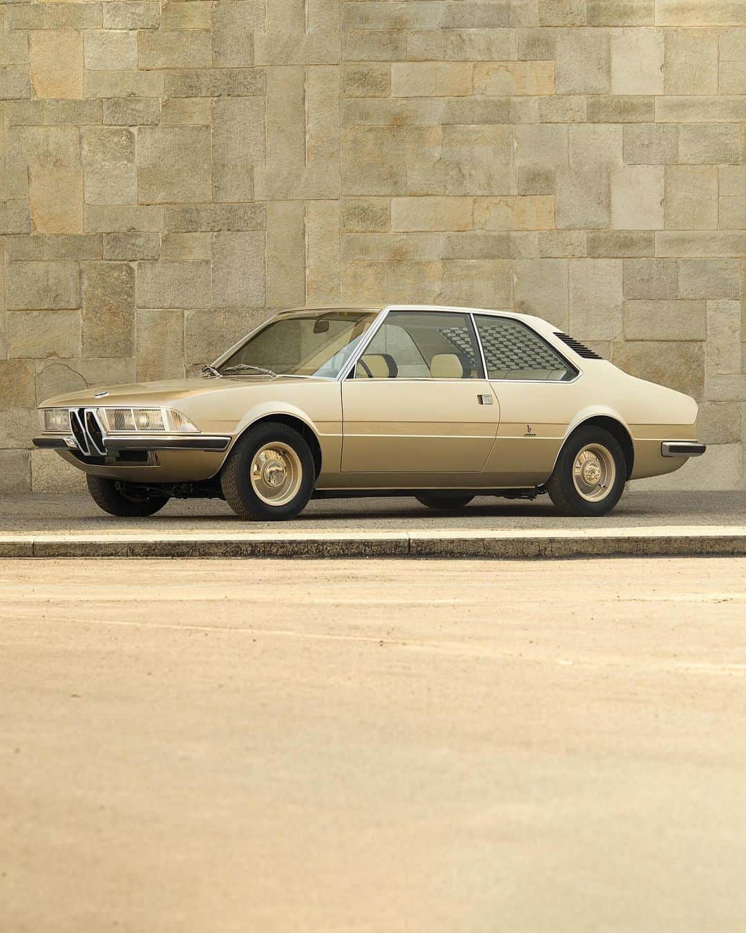BMWのインスタグラム：「Amazing design language of a bygone era.  The BMW Garmisch. #BMW #Garmisch」