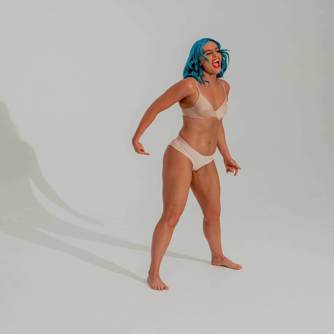 シェパードのインスタグラム：「K.I.S.S You can Kiss My Fat Ass! How’s Thursday treating everyone??」