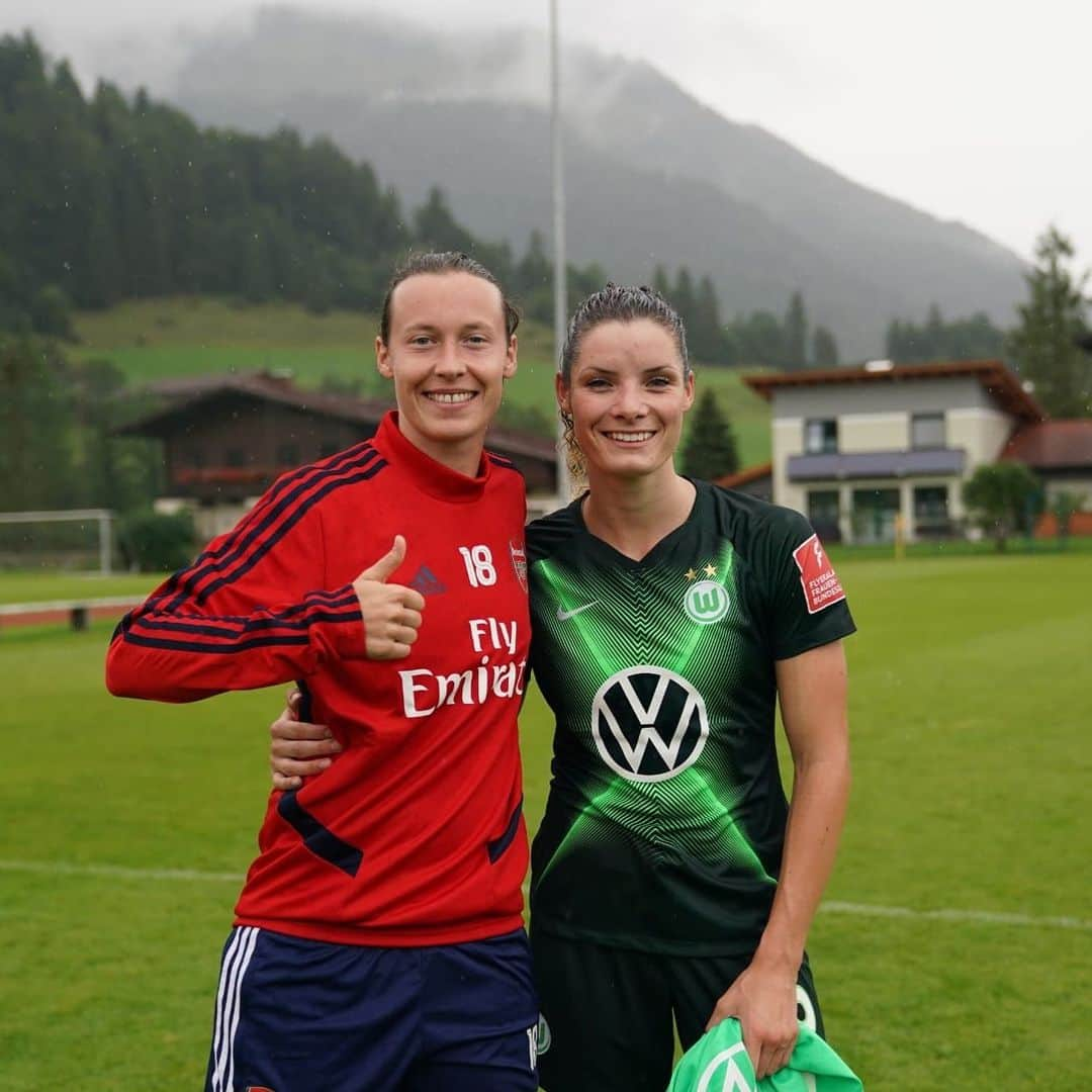 Arsenal Ladiesさんのインスタグラム写真 - (Arsenal LadiesInstagram)「Good to see you again, @dominiquebloodworthnl 😊 #ArsenalWomen 🔴」8月8日 17時04分 - arsenalwfc