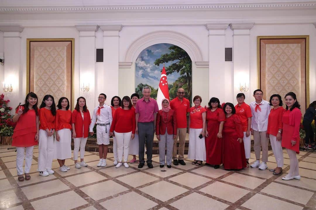 リー・シェンロンさんのインスタグラム写真 - (リー・シェンロンInstagram)「One day to National Day and festivities are in full swing! 🇸🇬⠀ ⠀ Joined President @halimahyacob, Tharman Shanmugaratnam, PMO staff, and guests at the National Day Observance Ceremony this morning at the Istana.⠀ ⠀ Will be attending a few more such events over the next few days! Hope to see you at some of them, or even at the parade itself. :) – LHL⠀ ⠀ ([1] Photo by me; [2-5] MCI Photos by Betty Chua)」8月8日 17時06分 - leehsienloong