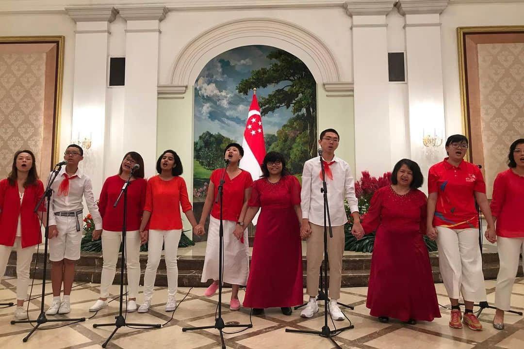 リー・シェンロンさんのインスタグラム写真 - (リー・シェンロンInstagram)「One day to National Day and festivities are in full swing! 🇸🇬⠀ ⠀ Joined President @halimahyacob, Tharman Shanmugaratnam, PMO staff, and guests at the National Day Observance Ceremony this morning at the Istana.⠀ ⠀ Will be attending a few more such events over the next few days! Hope to see you at some of them, or even at the parade itself. :) – LHL⠀ ⠀ ([1] Photo by me; [2-5] MCI Photos by Betty Chua)」8月8日 17時06分 - leehsienloong