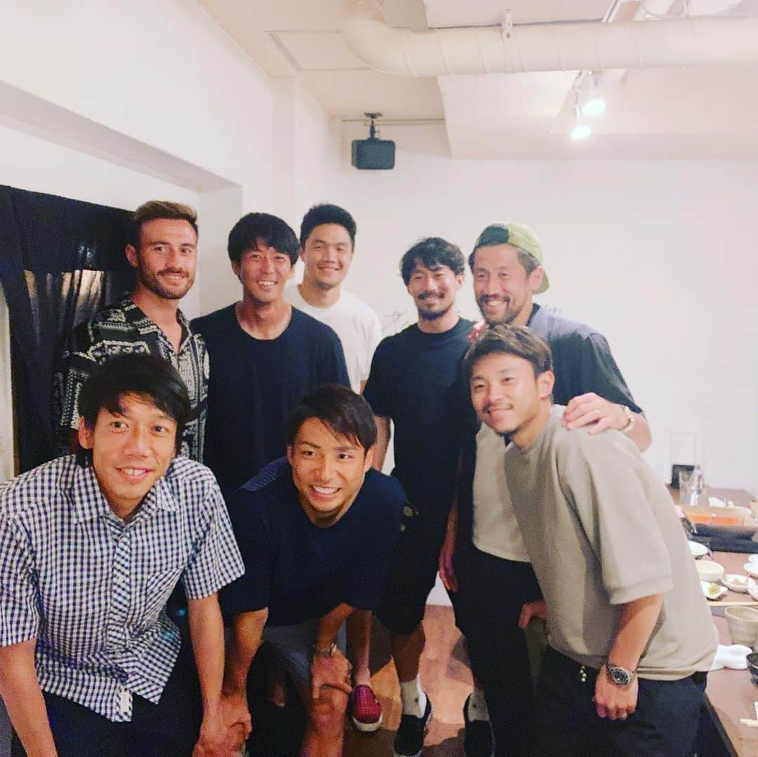 小林悠さんのインスタグラム写真 - (小林悠Instagram)「おじさんの会  昨日はチームの30オーバーだけでご飯を食べてきました^_^  楽しい話と美味しいご飯で素晴らしい時間を過ごすことができました😊  月1ペースで開かれるみたいなのでまた来月も更新しますね☺️ 明後日の試合も頑張ります！」8月8日 17時17分 - kobayashiyu11