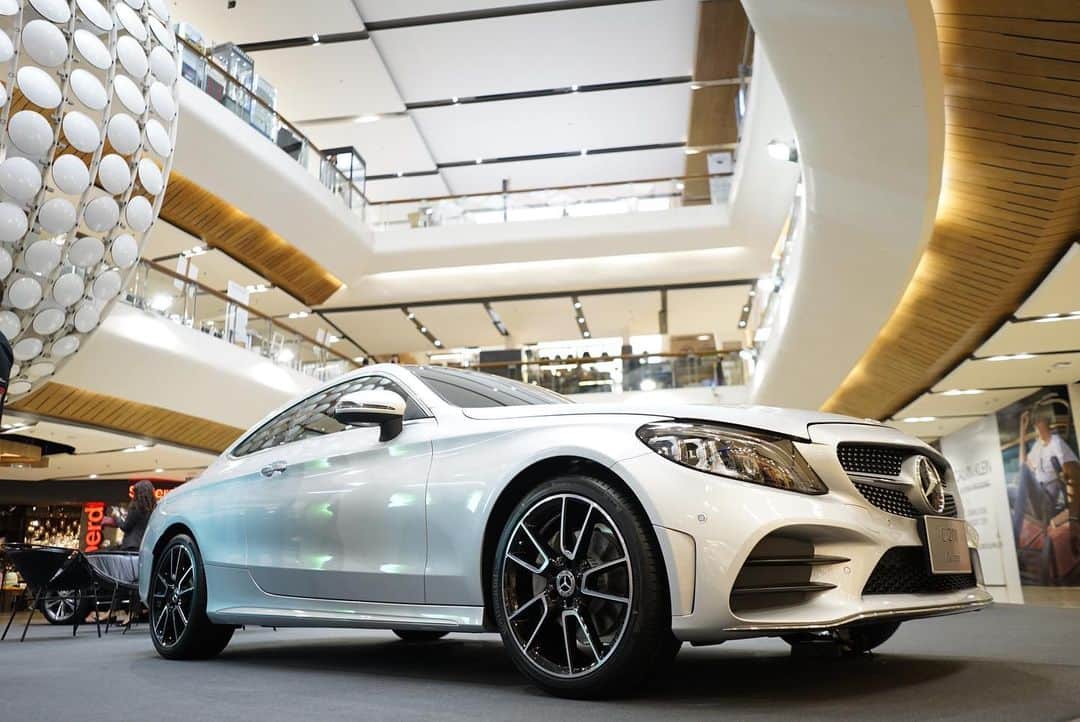 Mercedes-Benz Thailandさんのインスタグラム写真 - (Mercedes-Benz ThailandInstagram)「มหกรรมยานยนต์แห่งปีที่คุณไม่ควรพลาดกับ Mercedes-Benz StarFest 2019 ที่ยกขบวนยอดยนตรกรรมมาให้คุณได้สัมผัสอย่างใกล้ชิด ทั้ง Mercedes-Benz และ Mercedes-AMG ณ ศูนย์การค้าเซ็นทรัลพลาซา ลาดพร้าว ชั้น 1  ตั้งแต่วันที่ 8 ส.ค. 2562 – 14 ส.ค 2562  ข้อมูลเพิ่มเติมคลิก https://www.mercedes-benz.co.th/StarFest2019  #ThaAllStarExperiences #StarFest2019 #MercedesBenzStarFest2019 #MercedesBenz #MercedesBenzThailand」8月8日 17時25分 - mercedesbenzthailand