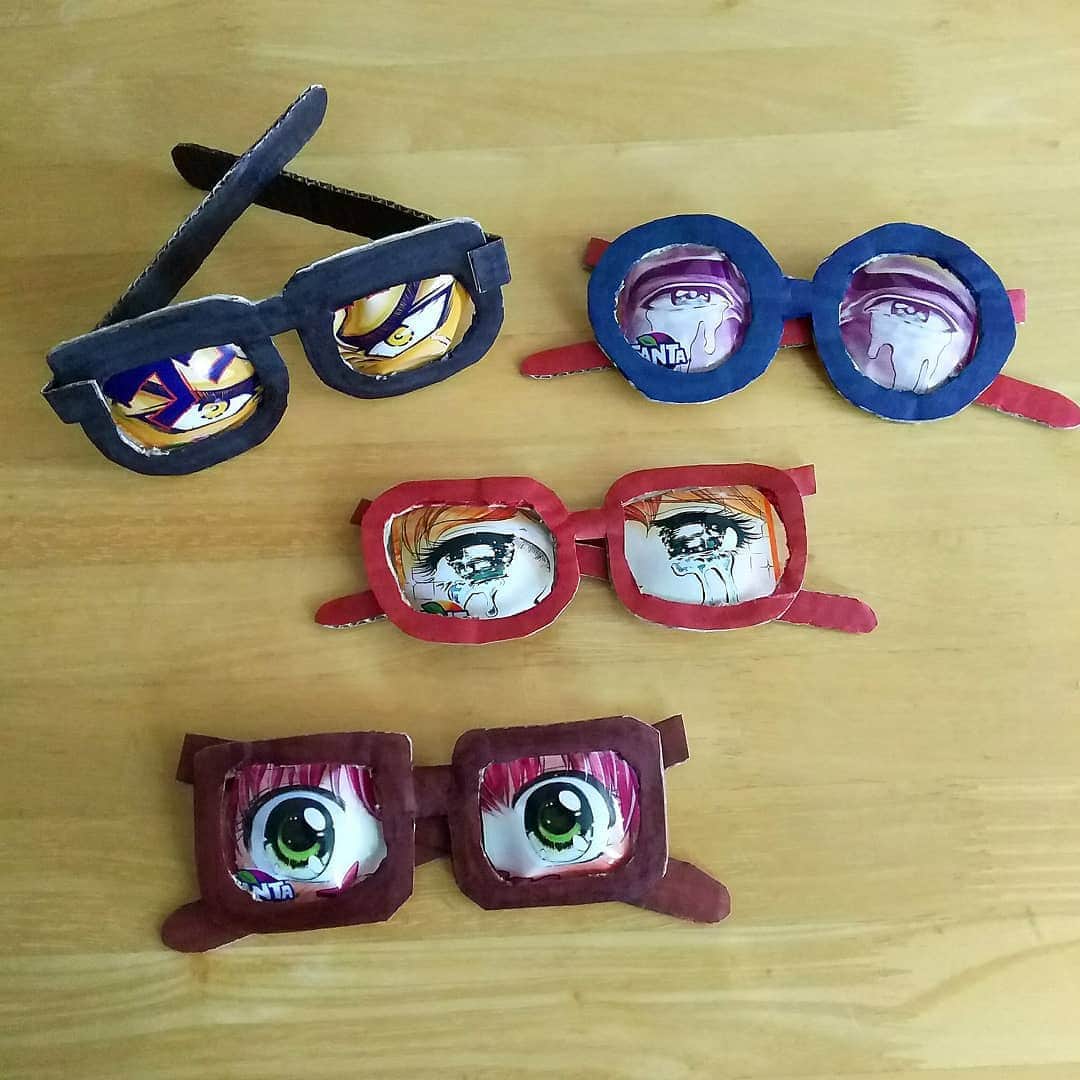 sweet_strawberryさんのインスタグラム写真 - (sweet_strawberryInstagram)「👁️ 👁️【#変顔ボトル 】で【#おもしろメガネ 】作った👓 🍊🍇ファンタの変顔パッケージを切り取って、ダンボールで伊達メガネ👓を作りました✂️ #ファンタ坂学園#変顔#伊達メガネ#伊達眼鏡#サングラス#眼鏡#お面#変身#仮装 #自作#手作り雑貨#ハンドメイド小物#手作りアクセサリー#紙#ダンボール#クラフト#ペーパークラフト#工作#図工#夏休みの工作#アイデア」8月8日 17時42分 - sweet_strawberry