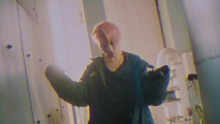 lute / ルーテのインスタグラム：「【 (sic)boy「Hype's」MV公開📺】 昨年Sid the Lynch名義での1stEP『NEVERENDING??』をSoundCloudにアップし、Alternative Rock × HIP HOPというジャンルをクロスオーヴァーさせたエモーショナルな音源が話題となった(sic)boy a.k.a. Sid the Lynch(@sid_the_lynch)の「Hype’s」のミュージックビデオをluteのYouTubeチャンネルにて公開🎞 . 監督には、君島大空や吉澤嘉代子などのMVを手がける若手映像作家・松永つぐみを迎え、楽曲の印象的なギターのリフと焦燥感を感じながらも突き進む心情を描いたリリックの世界観をより身近に感じ取ることのできる作品となっている。 . . Full verの視聴はプロフィールのURLをチェック☝︎@lutemedia . #lute #lutemedia #music #SidtheLynch #sicboy」