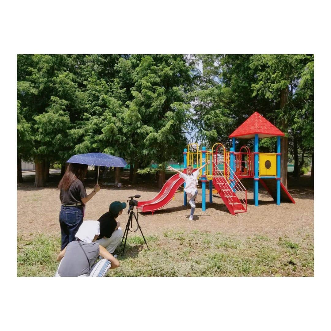 辻希美さんのインスタグラム写真 - (辻希美Instagram)「今日は炎天下の中公園でダンス動画の撮影をしまして…ヤバかったぁ〜ଘ(੭ुㅎ.ㅎ)੭ु⁾⁾💦 写真は振り付け師のよしこ先生と😘💕💕👌" #YouTube #辻ちゃんネル #ダンス動画 #踊ってみた #新バージョン #炎天下の下 #ダンス #ヤバかった #でもいい動画が出来る予感 #頑張った #公開をお楽しみに  #😁💕」8月8日 17時52分 - tsujinozomi_official