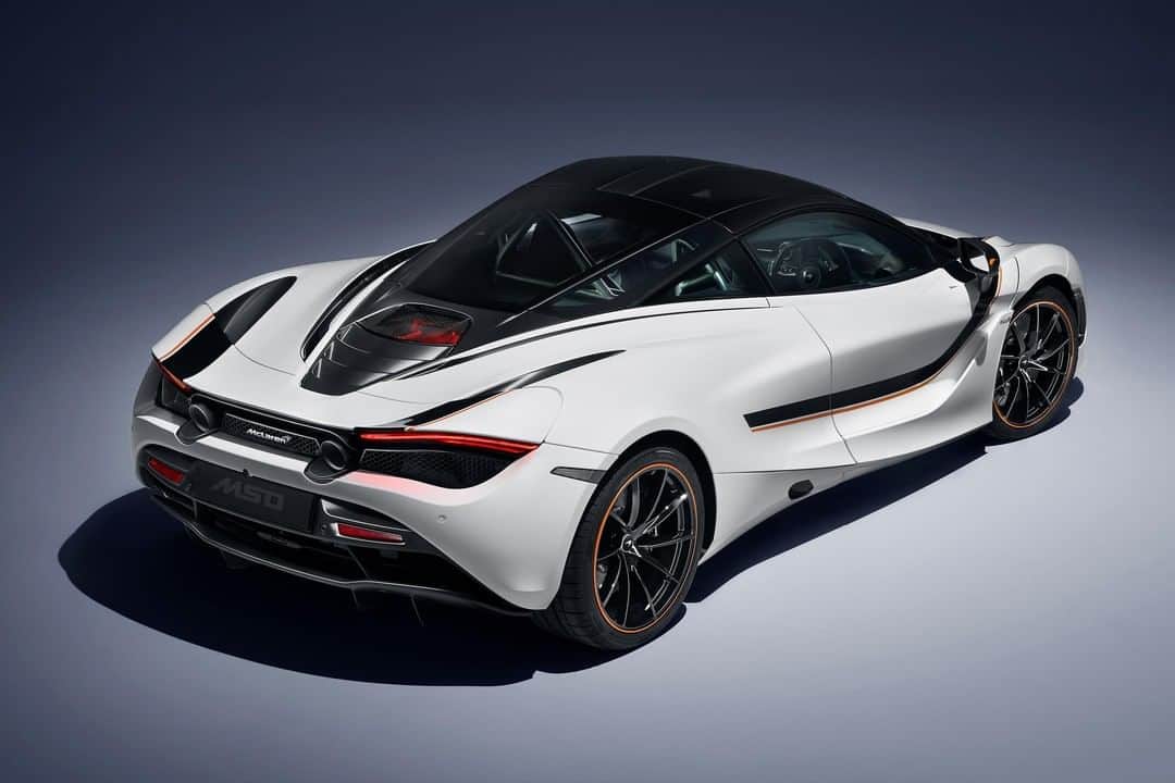 McLaren Automotiveさんのインスタグラム写真 - (McLaren AutomotiveInstagram)「The McLaren 720S Track Theme’s exterior is set-off by the detailing to bonnet, doors, rear quarter panels and airbrake in Carbon Black and Tarroco Orange. Hours and hours of painstaking work went into hand-painting (yes you read that correctly) these subtle yet eye catching highlights. #MSOMonth2019」8月8日 17時52分 - mclarenauto