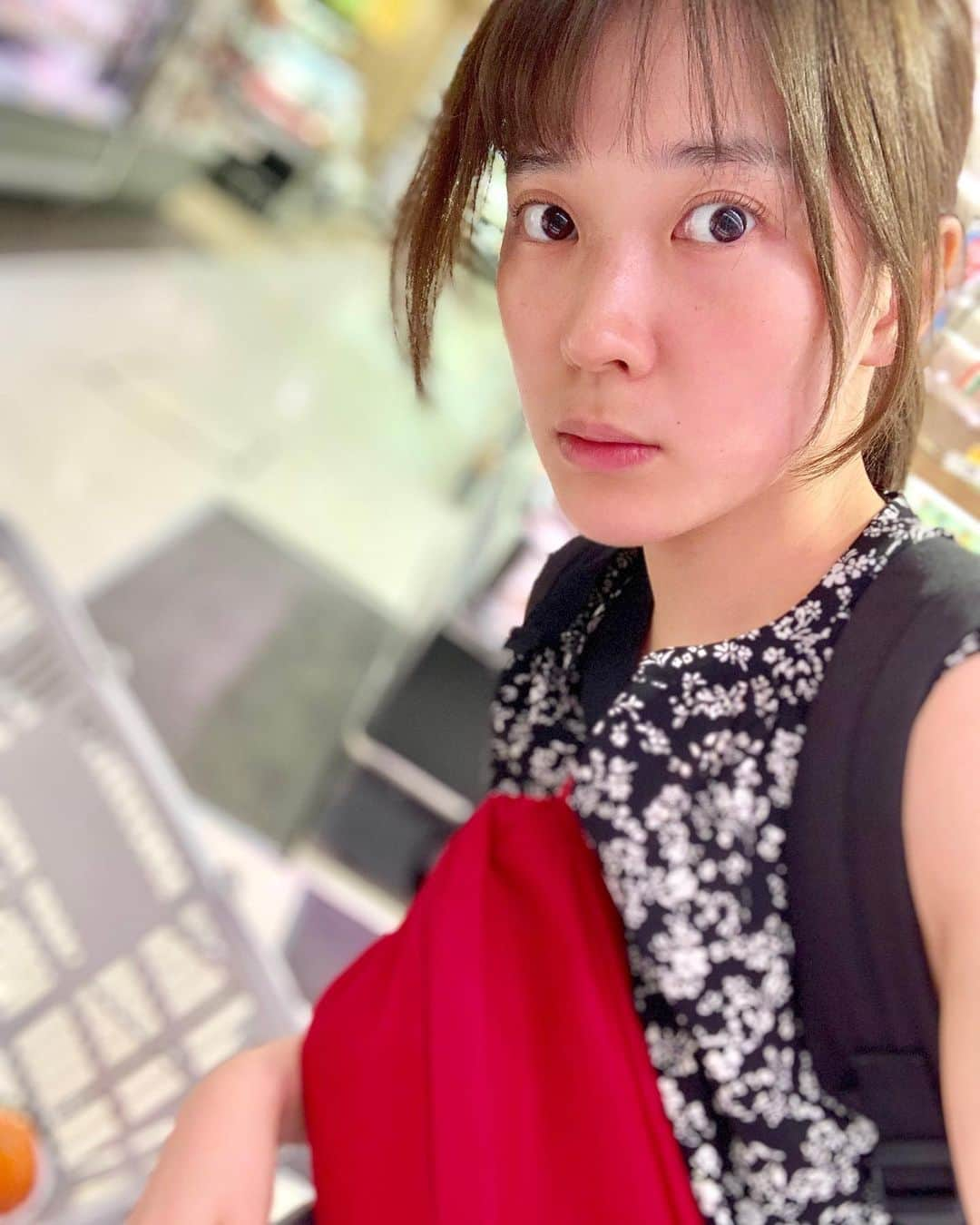 亜希子さんのインスタグラム写真 - (亜希子Instagram)「‪8/10朝9:00～11:00放送FMヨコハマ『FUTURESCAPE』にお邪魔致します☺️小山薫堂さん、柳生麻希さんとお話させていただきます。‬ ‪『おくりびと』は今でも大好きな映画なので、ご一緒出来て凄く嬉しやす🍀radikoでお聴きいただけますので土曜の朝、ごゆるりと。 ・ スーパーで明日の朝ご飯を買い物中‬」8月8日 23時23分 - akiko_ohki