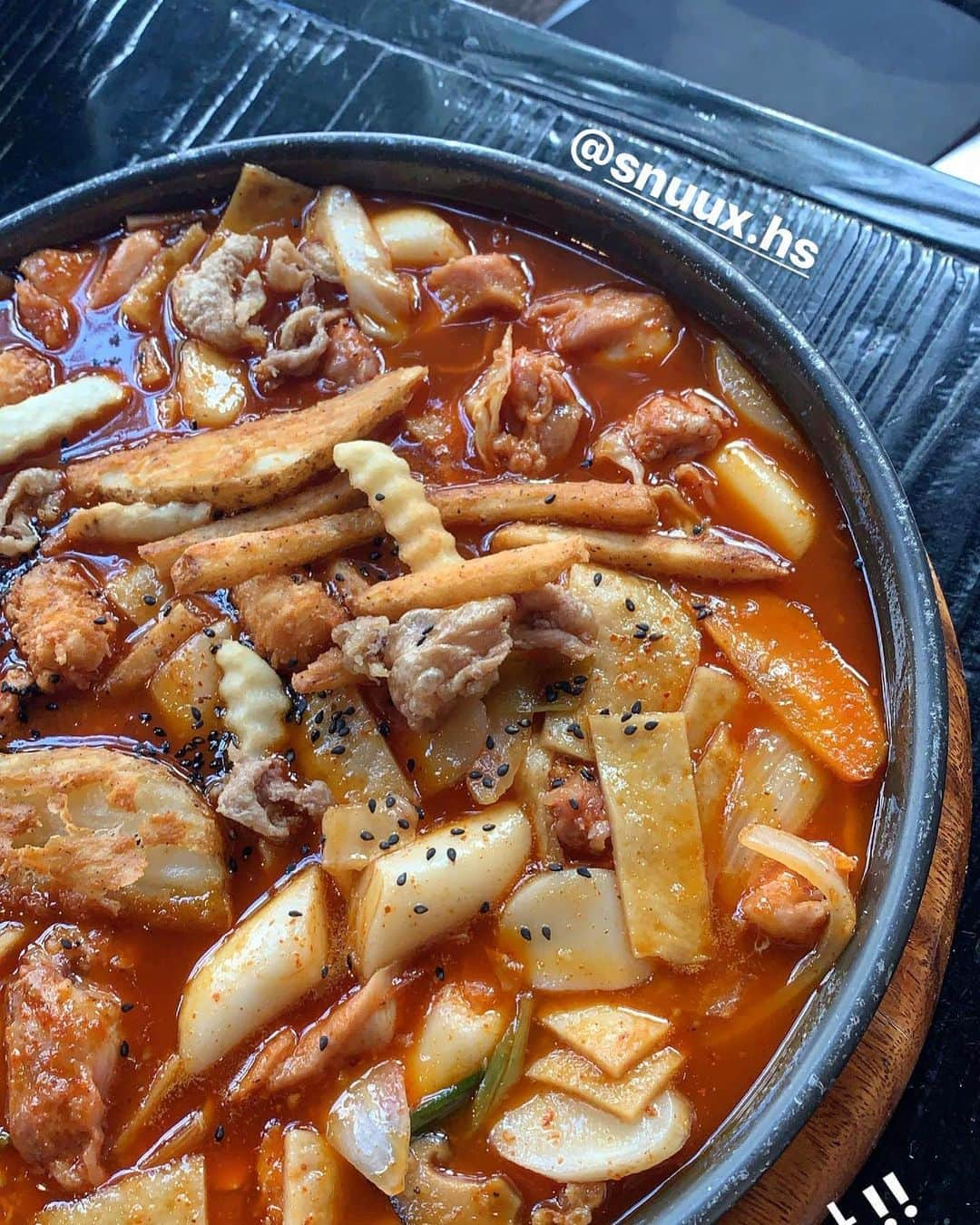 カン・ギョンミンさんのインスタグラム写真 - (カン・ギョンミンInstagram)「39000원짜리 떡볶이 먹고 택시비 아낀 날 ,,ㅎ  #굠민냠냠탐방🍽」8月8日 23時23分 - kkmmmkk