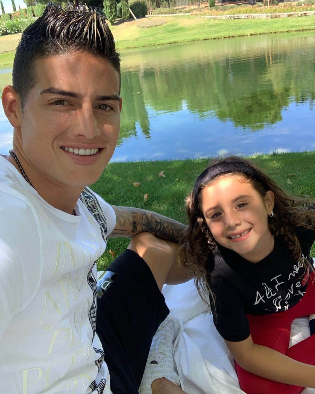 ハメス・ロドリゲスのインスタグラム：「Feliz con mi princesa. ❤️」
