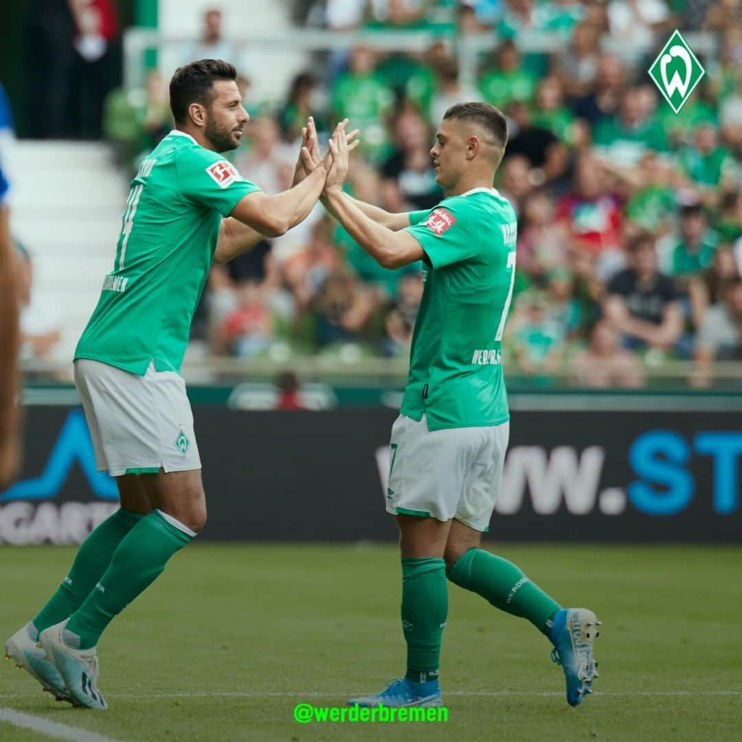 ヴェルダー・ブレーメンさんのインスタグラム写真 - (ヴェルダー・ブレーメンInstagram)「🚀↩️, 🍕↪️, 🏟️🙌💥 _______ #werder #bremen #svw #Rashica #Pizarro #Team #Osterdeich #makesomenoise」8月8日 18時01分 - werderbremen