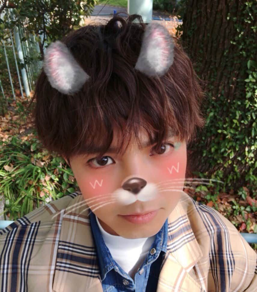 映画『午前0時、キスしに来てよ』のインスタグラム：「‪8/8 本日は世界猫の日‬﻿ ﻿ にちなみ、片寄さんの貴重な猫ショット🐱﻿ 猫に見えるか見えないかは…﻿ ﻿ あなた次第🐶🐐👀❓﻿ ﻿ #世界猫の日﻿ #午前0時キスしに来てよ #12月6日公開 #映画0キス #0キス #0kiss ﻿ #片寄涼太 #GENERATIONS #ldh」