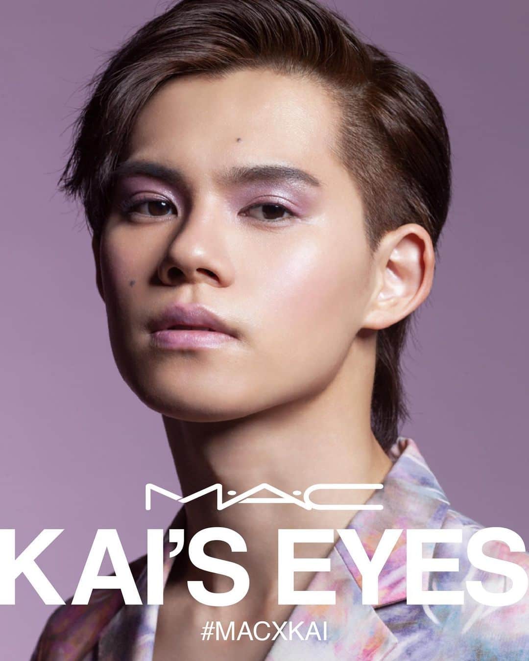 M∙A∙C Cosmetics Japanのインスタグラム：「⠀ [KAI’S EYES] 超特急 カイとM·A·Cのコラボレーションビジュアルが公開 ダズルシャドウ リキッドで一際輝く目元に #MACXKAI ⠀ 8/16～全国のM・A・C店舗にて限定ビジュアルが展開！ ⠀ ⠀ ⠀ #MACXKAI オリジナルポーチ＆メイクアップカードプレゼントキャンペーン ⠀ M·A·C公式オンラインショップ・全国のM·A·C店舗にて対象製品（ダズルシャドウ リキッド全10色）を1点以上お買いあげの方にメイクアップカードを、 対象製品1点以上を含む5,400円（税込）以上お買いあげの方にオリジナルポーチとメイクアップカードをプレゼント！ ⠀ *公式オンラインショップ・全国店舗にて　8/16（金）～9/15（日）販売 ⠀ *M·A·C公式オンラインショップ・全国のM·A·C店舗にて先着順で限定数を配布予定、限定数がなくなり次第終了 ⠀ *ポーチ、メイクアップカードのどちらかがなくなった場合、税込5,400円以上購入してもどちらかのみのお渡しとなります ⠀ *ポーチ、メイクアップカードのプレゼントはオンラインショップ、店頭共にお1人様１会計につき１回まで ⠀ *M·A·C公式オンラインショップは、8月16日（金）AM10:00開始となります ⠀ ⠀ ⠀ これらのルックは9/27発売『NYLON guys JAPAN KAI STYLE BOOK』にて掲載 NYLON.JP特設ページやインスタグラムも要チェック！ @nylonjapan @maccosmeticsjapan ⠀ ⠀ ⠀ ⠀ ⠀ #MACCosmeticsJapan #MACコスメ #MACCosmetics #MAC #コスメ #メイク #アイメイク #コラボ　#コラボレーション #MACDazzleshadowLiquid #超特急 #カイ #ダズルシャドウリキッド #キャンペーン」