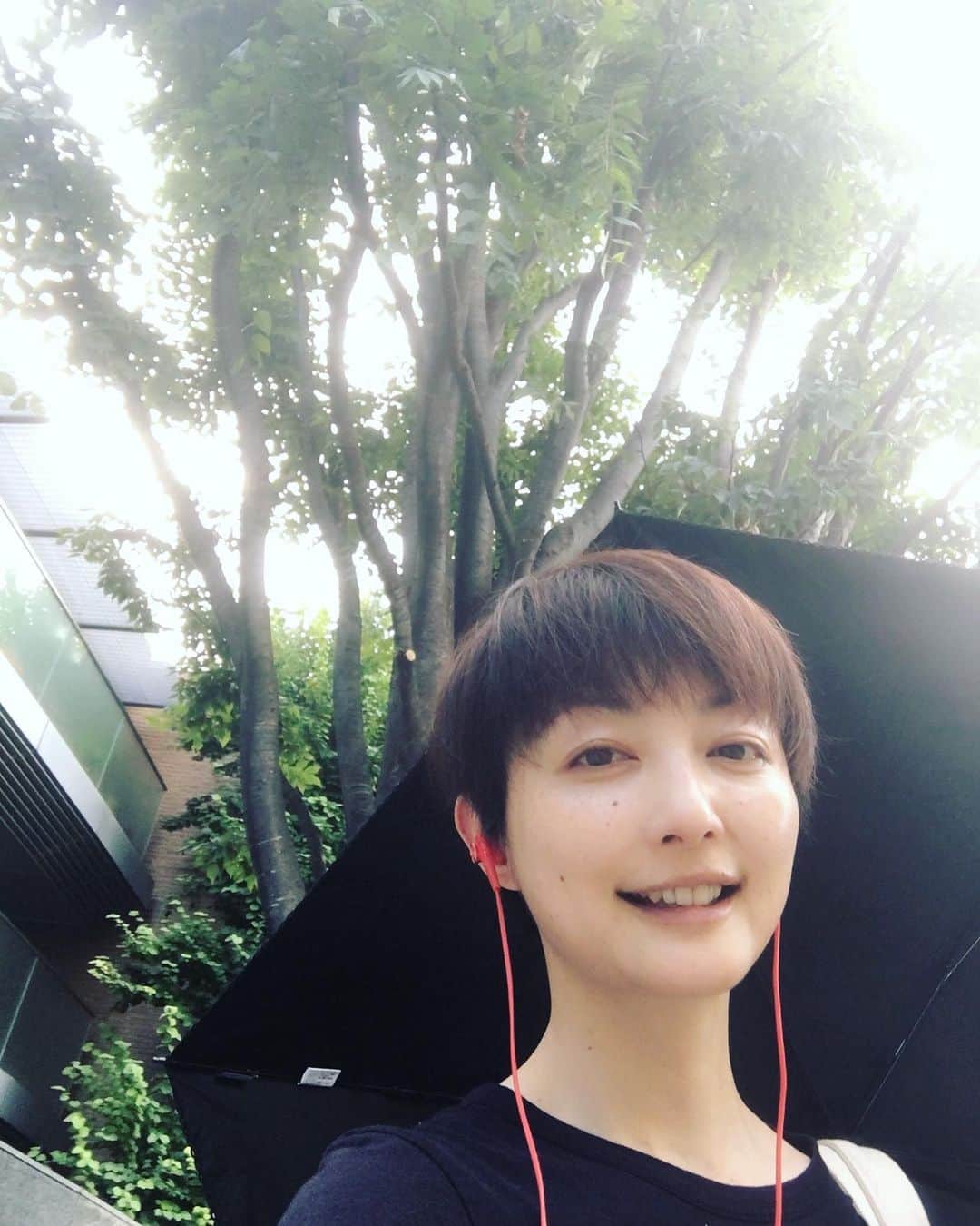 野本かりあのインスタグラム：「久しぶりにプールで500メートル泳いで来た。 泳いだ後の外は気持ち良い🌟 それにしても、泳いでる途中に二の腕裏側？が筋肉痛になった💦 テニスしててもたるんでいたのか│д°)」