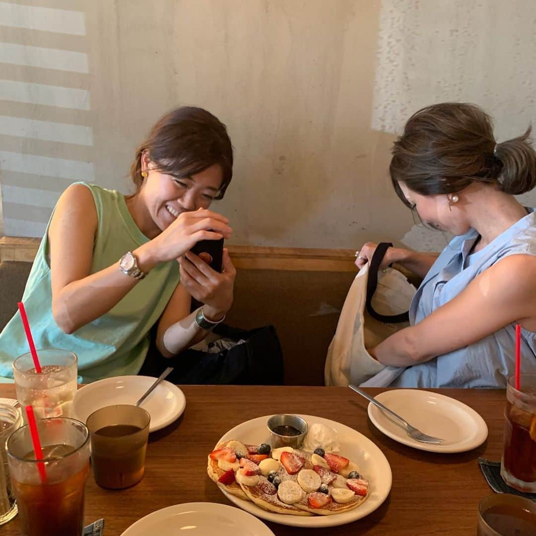 Hiromi Ｍaedaさんのインスタグラム写真 - (Hiromi ＭaedaInstagram)「@my_clozette @cen.___jp New Openおめでとうございます🎉🎉 ・ @chiakisinsta のセンスがつまったお店が素敵すぎた♡♡ @spiceup_world のケータリングも最高でした！🤤 ・ ・ getしたシャツワンピ早く着たいな💛 ・ ・ ・ #myclozette#cen_jp#新町」8月8日 18時11分 - hiron953