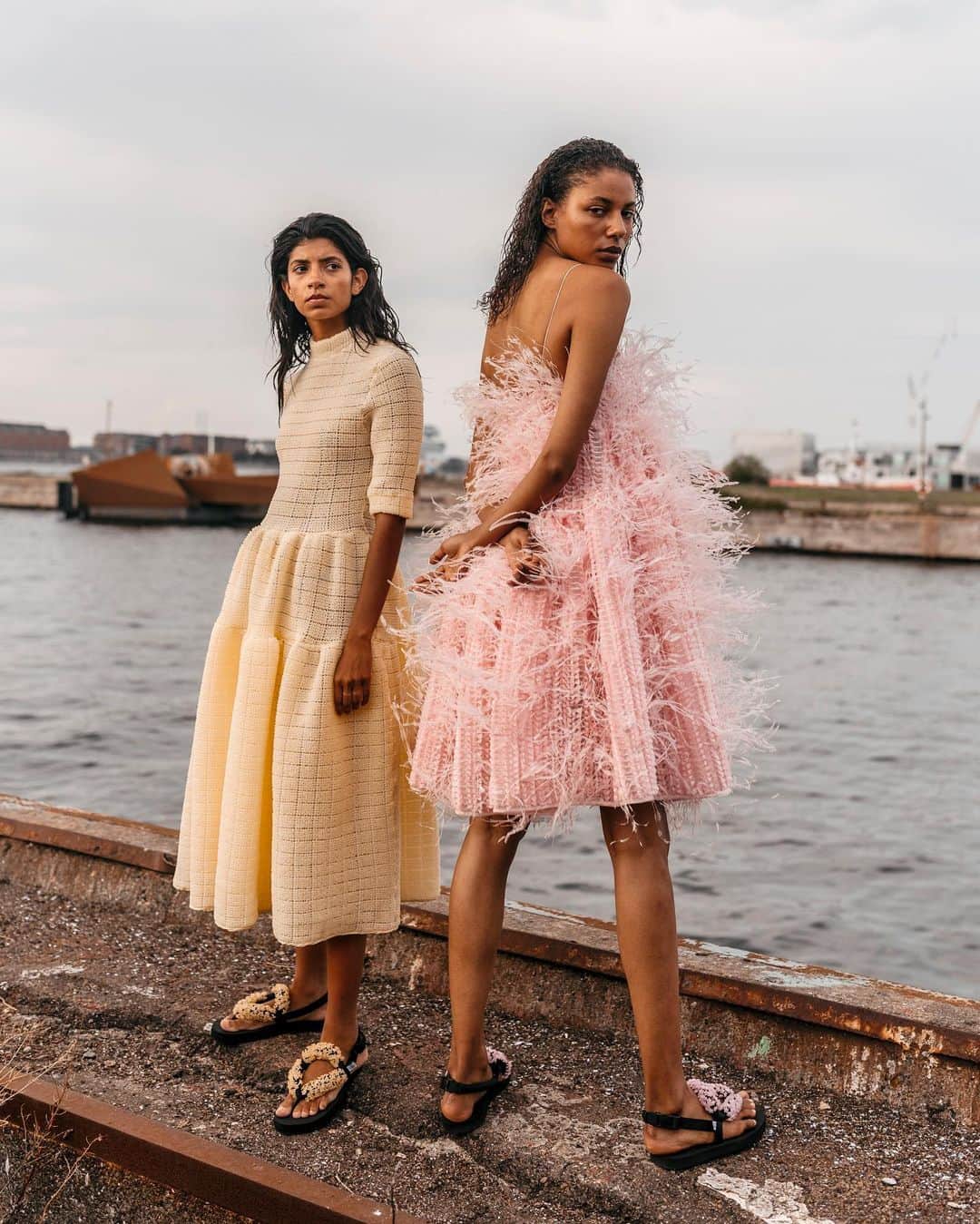 MATCHESFASHION.COMさんのインスタグラム写真 - (MATCHESFASHION.COMInstagram)「We’re at @cphfw 🙌 First up? @ceciliebahnsen’s #SS20 show by the water. Frothy fabrics, signature feminine silhouettes and bow details met with chunky sandals from a continued collaboration with @suicoke_official. Head to the link in bio to see more from the label. #CPHFW 📸 @asiatypek」8月8日 18時13分 - matches