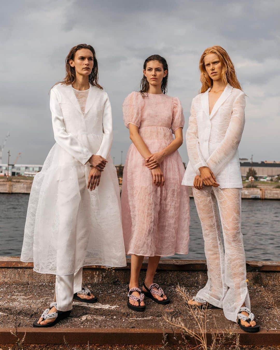 MATCHESFASHION.COMさんのインスタグラム写真 - (MATCHESFASHION.COMInstagram)「We’re at @cphfw 🙌 First up? @ceciliebahnsen’s #SS20 show by the water. Frothy fabrics, signature feminine silhouettes and bow details met with chunky sandals from a continued collaboration with @suicoke_official. Head to the link in bio to see more from the label. #CPHFW 📸 @asiatypek」8月8日 18時13分 - matches
