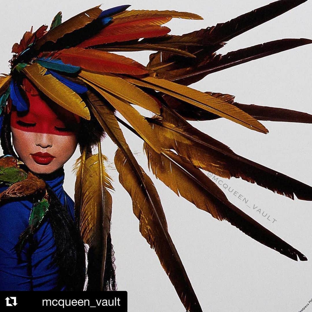 フィリップトレーシーさんのインスタグラム写真 - (フィリップトレーシーInstagram)「#Repost @mcqueen_vault  #throwbackthursday #tbt #philiptreacy #archive ・・・ #LiXin in Givenchy Haute Couture by #AlexanderMcQueen AW ‘98 from @visionaireworld #26 by #Tyen featuring @philiptreacy for Givenchy Haute Couture #mcqueenarchive #leealexandermcqueen #alexandermcqueenarchive #vintagemcqueen #mcqueenarchive @mcqueen_vault #millinery」8月8日 18時14分 - philiptreacy