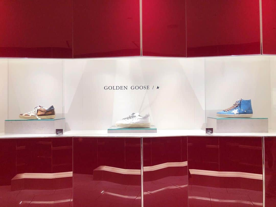 ISETAN PARK netさんのインスタグラム写真 - (ISETAN PARK netInstagram)「新作バックも登場✨ ﻿ ＜Golden Goose／ゴールデン グース＞の2019年 秋冬新作スニーカーのポップアップショップを開催👟期間中はバリエーション豊かなスニーカーコレクションに加え、新作のバッグコレクションもご紹介✨✨ ﻿ ﻿ Golden Goose ﻿ 2019.7.31 wed - 8.13 tue﻿ 伊勢丹新宿店本館2階＝婦人靴/プロモーション ﻿ ﻿ @isetanshoes ﻿ @goldengoose ﻿ #goldengoose #shoes #bag #sneakers #isetan #madeinitaly #ゴールデングース #スニーカー #靴 #運動靴 #新宿 #伊勢丹 #新宿伊勢丹 #伊勢丹新宿店」8月8日 18時27分 - isetan_shinjuku