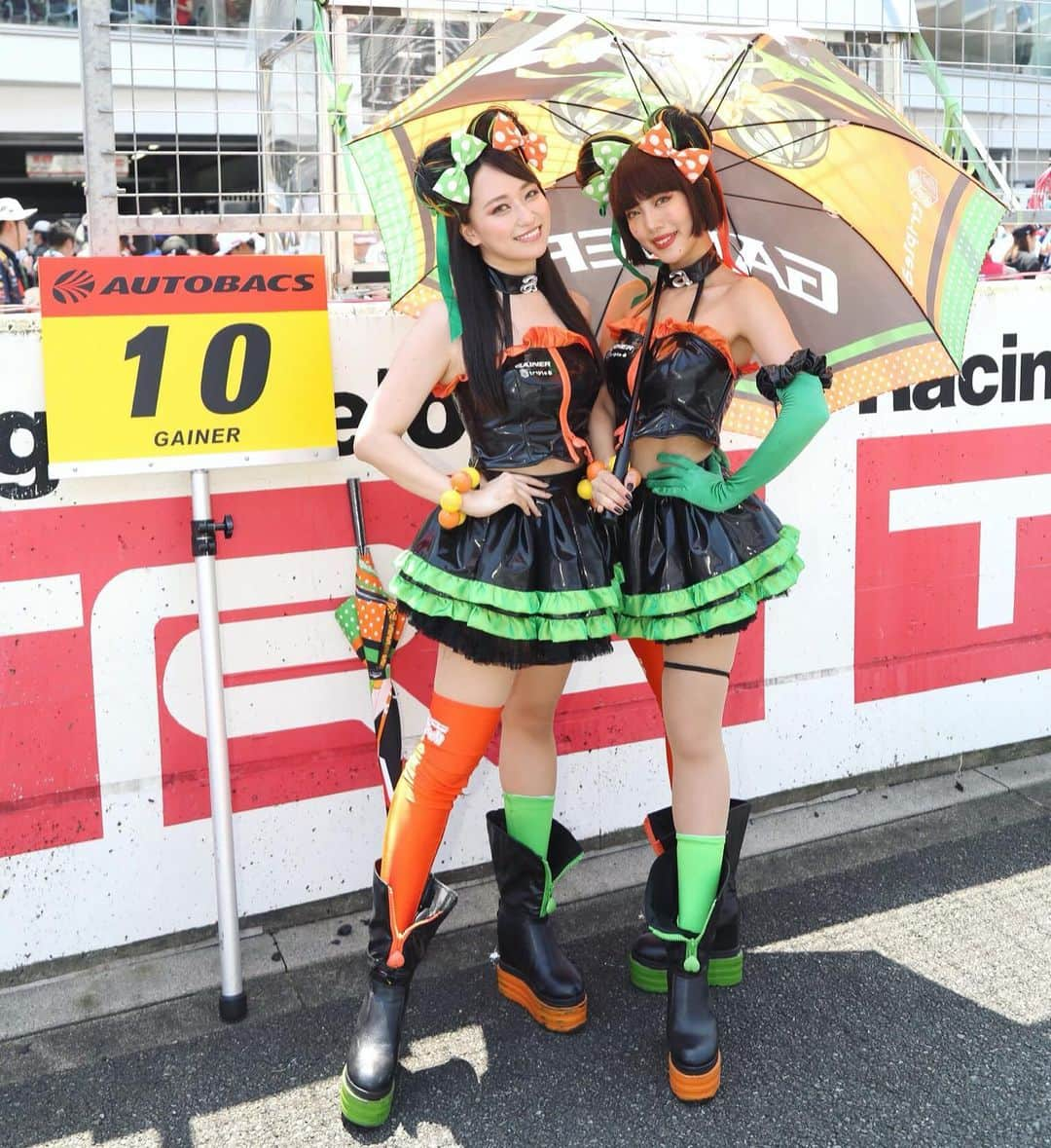 柴咲マナさんのインスタグラム写真 - (柴咲マナInstagram)「. Pit walk👯‍♀️💕 . . ,  a-Girls公式アカウント ⏩@a_girls_dechau . . . . #a_girls_でちゃう #でちゃうアプリ #でちゃうアプリ宣伝隊 #ファインダー越しの私のa_girls #アニメ #anime #a_girls好きな人と繋がりたい #スーパーgt #supergt #GT300 #supergt好きな人とつながりたい #キャラクター #レースクイーン #gridgirls #amyちゃん  #cosplay #cosplaygirl #エイミーちゃん #コスプレ #コスプレ女子 #フォロワー募集中 #日産 #ニスモ #gtr #nissangtr #japan #japanesegirl  #ピットウォーク #pitwalk #サーキット」8月8日 18時19分 - mana_shibasaki