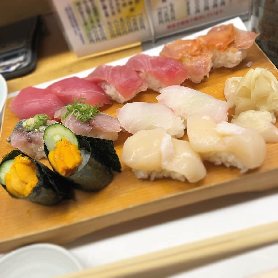 川崎ひかるさんのインスタグラム写真 - (川崎ひかるInstagram)「#大阪グルメ 🍣💕 ° メンバーみんなでお寿司行きました！！ ゆいのがずーっとここ行きたい！ってうるさかったです！行けてよかったね🥳🥳笑 ° #じねん #大阪グルメ #うなぎバター #じねん寿司」8月8日 18時22分 - hikaru._.1206