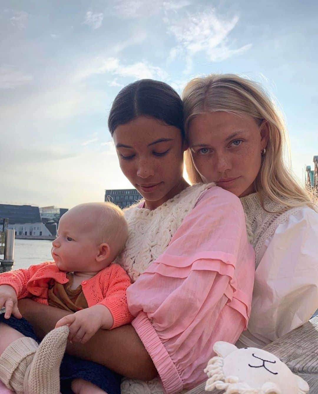 シー ニューヨークさんのインスタグラム写真 - (シー ニューヨークInstagram)「Beautiful ladies @madame.leroux & @frejawewer in our #spring2020 collection at our dinner Monday night. #copenhagenfashionweek 🇩🇰」8月8日 18時28分 - seanewyork