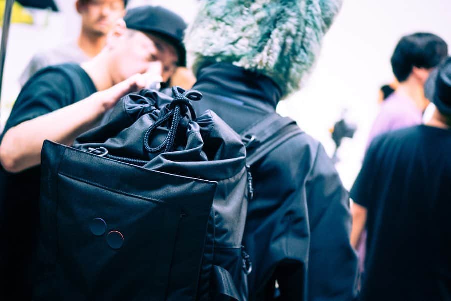 Man With A Missionさんのインスタグラム写真 - (Man With A MissionInstagram)「Check out DJ Santa Monica’s new backpack🎒 @nativeinstruments @pinqponq」8月8日 18時29分 - mwamofficial
