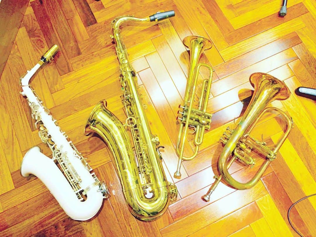 YOKANさんのインスタグラム写真 - (YOKANInstagram)「六本木のスタジオにて レコーディング終了❣️ トランペット フリューゲルホルン アルトサックス テナーサックス×2 をダビング祭り…🎺🎷📯♬ 詳細は またお知らせしますね…💁‍♀️ #YOKAN #recording  #yokanrecording  #レコーディング #trumpet  #flugelhorn #altosax  #tenorsax  #saxophone  #トランペット #フリューゲルホルン #サックス #アルトサックス #テナーサックス #selmer  #yamaha  #yamahatrumpet  #couesnon  #antiguasaxophone  #ヤマハ  #セルマー #アンティグアサックス  #ケノン  #saxz  #otoco  #楽しいセッション」8月8日 18時33分 - yokanstudio