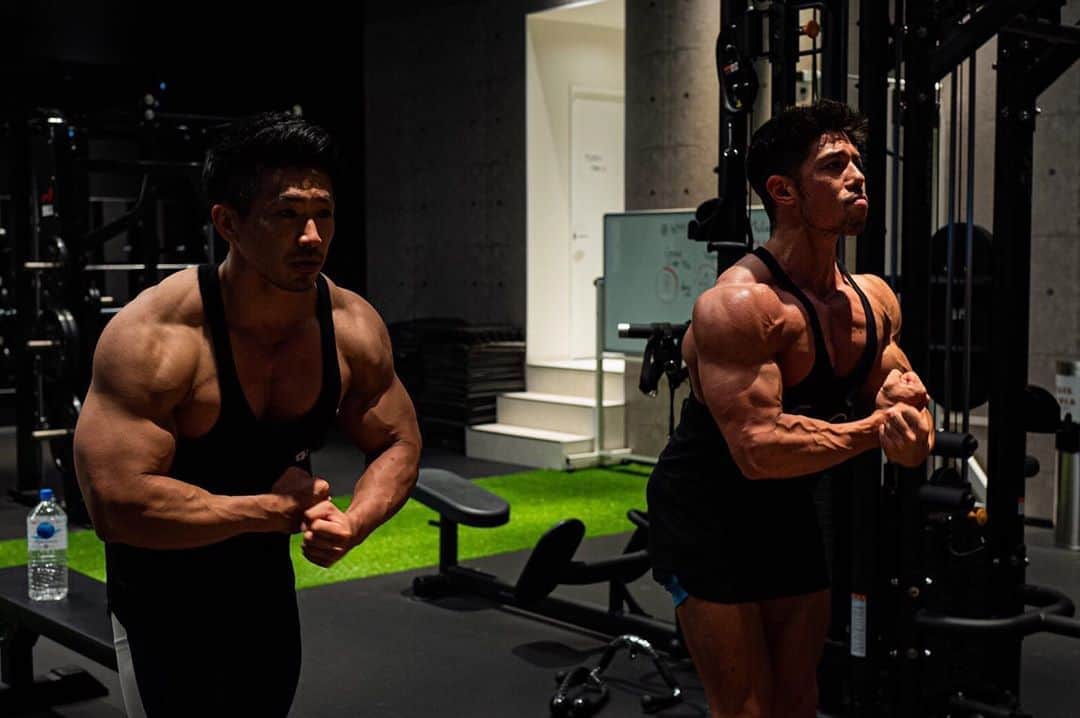 のインスタグラム：「カネキンがコソコソマスキュラーの練習してことは秘密🤫🤣 #workout #workoutlife #eatclean #teamlan #training #trainhard #ifbbpro #ifbbproleague #instafitness #arms #abs #diet #gymmotivation #gohardorgohome #bodybuilding #noresttobethebest #mensphysique #classicphysique #ワークアウト #ワークアウトライフ #トレーニング #筋トレ #減量 #ダイエット #減量のある生活 #チートのある生活 #思想を維持する精神は狂気でなければならない #マスキュラー #モストマスキュラー」