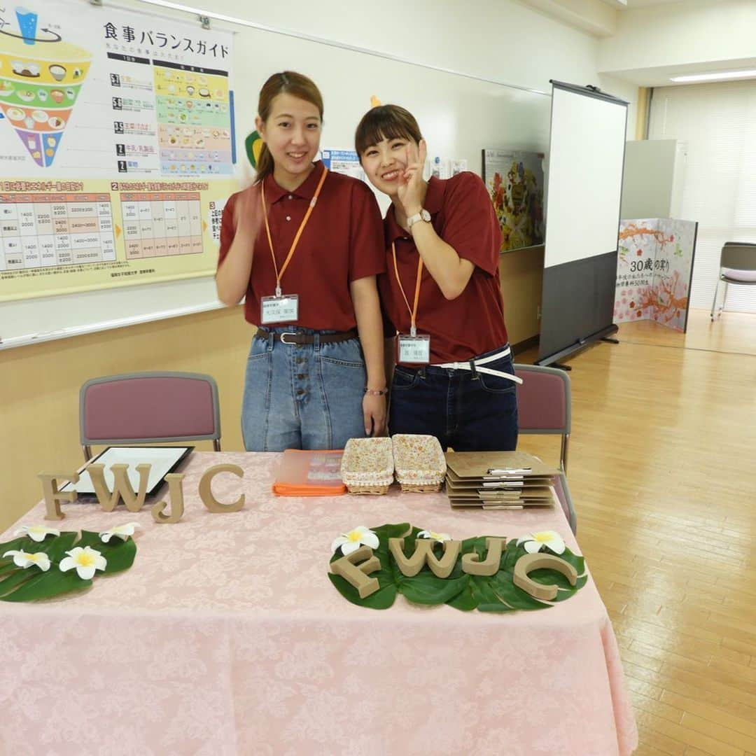 福岡女子短期大学さんのインスタグラム写真 - (福岡女子短期大学Instagram)「@健康栄養学科 こんにちは、福岡女子短期大学です。 今日は今年最後の「オープンキャンパス」でした。 . 健康栄養学科では、応用調理学実習体験『四季折々“夏”』と題し、調理＆試食体験を実施しました。 . 元シーホークホテル総料理長　山並先生による調理実習と調理技術のアドバイスということで 〇魚のハーブパン粉焼き 〇とうもろこしのクリームスープ　 これらのメニューを実際に調理実習室で調理体験しました。 . 現場で活躍するプロシェフから直接学べるということもあり参加事前申し込み以外にも当日参加者も多く、山並み先生の熱心な指導で、ワンランク上の調理技術を体験できたようです。 . 健康栄養学科に参加いただいた皆様、本日はありがとうございました。 . #福岡女子短期大学 #健康栄養学科 #福岡女子短期大学健康栄養学科 #オーキャン #オープンキャンパス #高校生 #高校1年生 #高校2年生 #高校3年生 #進路相談 #フランス料理 #フレンチ #調理実習 #福岡 #福岡県 #太宰府 #太宰府市 #調理体験 #体験実習 #栄養士 #栄養教諭 #フードスペシャリスト #健康管理士 #栄養学 #栄養士の卵 #栄養士さんと繋がりたい #ヘルシーメニュー #料理上手になりたい . ========[ 資料請求 ]======== ． 新しい福岡女子短期大学の資料請求（2020大学案内📕）を無料送付中です。本学ホームページ📲からお気軽に申し込みください🌟 . 西鉄福岡（天神）駅🚋北口改札前・地下鉄🚃天神駅に設置されている資料ボックスに本学も参画しております。『2020大学案内📕』につきましてはこちらでも配布しております🖌 . 子ども学科/健康栄養学科 音楽科/文化教養学科 ． 福岡女子短期大学 住所：‪‪‪‪福岡県太宰府市五条四丁目16番‬1号‬‬‬ tel：‪‪‪092-922-4034‬‬‬（代表） . =======================」8月8日 18時47分 - fukuoka_wjc