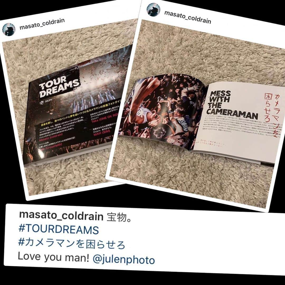 Julen Esteban-Pretelのインスタグラム：「@masato_coldrain is already enjoying his copy of #tourdreams  Are you?  What is your favorite part?  #tourdreams  #julenphoto  #spaceshower  #coldrain」