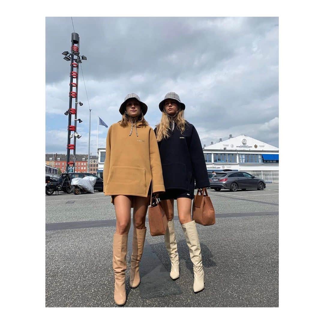 シューマッハさんのインスタグラム写真 - (シューマッハInstagram)「🔥 @chloemonchamp wearing #dorotheeschumacher #overkneeboots #love #cphfw #copenhagen #fw #streetstyle #streetstylephotography #style #inspiration」8月8日 19時01分 - dorotheeschumacher