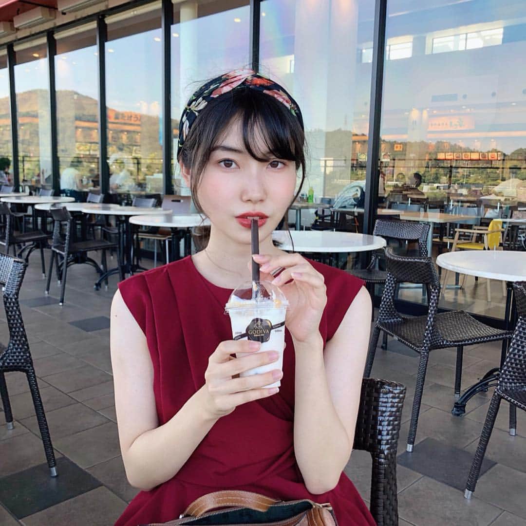 のインスタグラム：「母と竜王のアウトレットでお買い物 GODIVAはいつ飲んでも美味しい🤤」