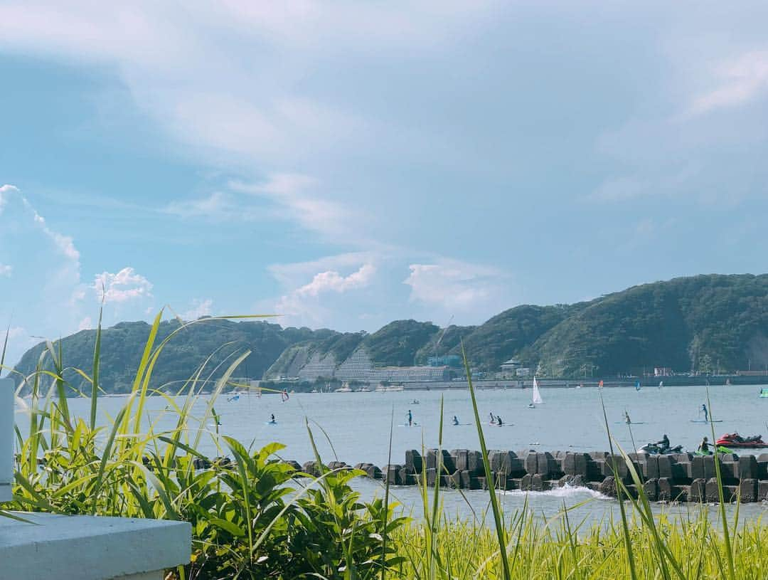 堀田ゆい夏さんのインスタグラム写真 - (堀田ゆい夏Instagram)「. 海の近くにいつか住んでみたい🏝  ずーっと見てられる。  写真またまた関係ないけどYouTubeに動画upしたよ。  好きな食べ物から気付いた話をしてます〜😊 .  #逗子#葉山#海 #beach」8月8日 18時54分 - yuika_a0902