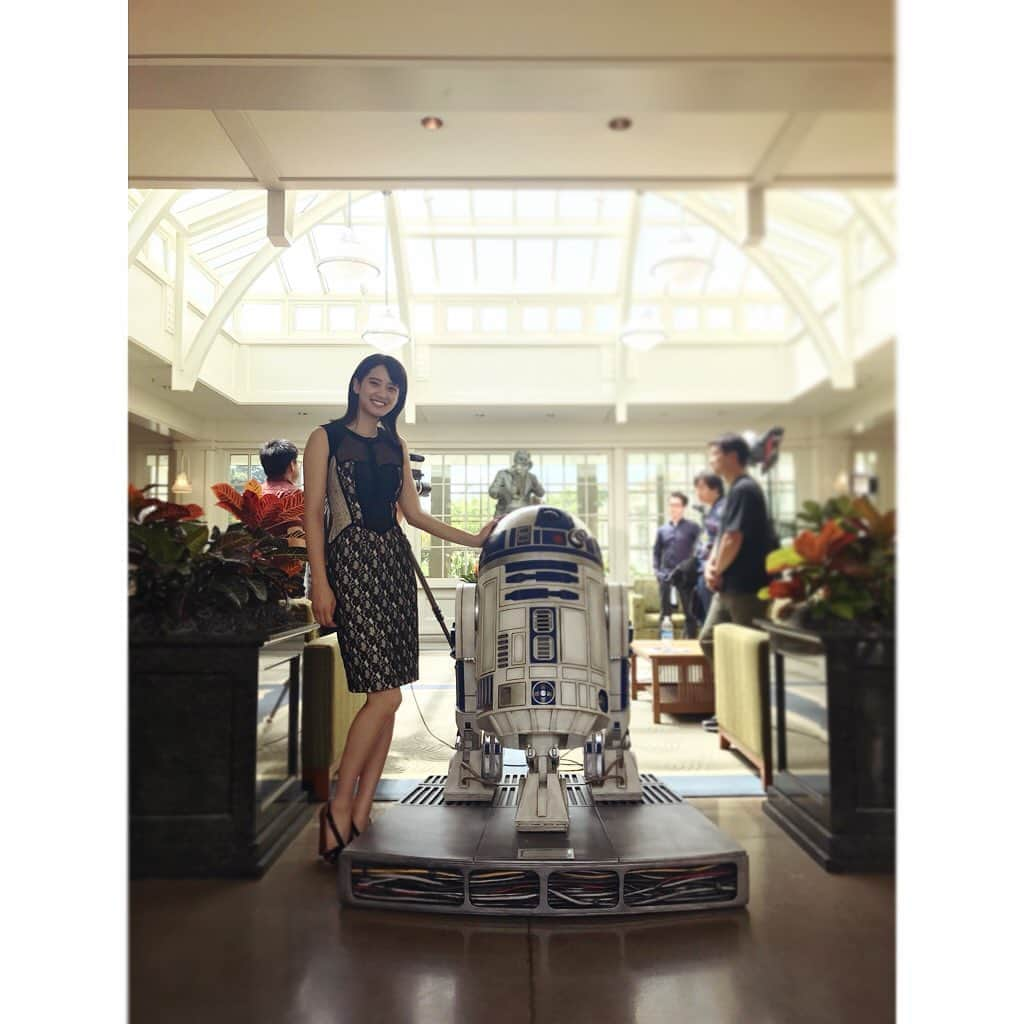 山崎紘菜さんのインスタグラム写真 - (山崎紘菜Instagram)「💫💫💫 #lucasfilmsltd #starwars #R2D2」8月8日 18時55分 - hirona_yamazaki