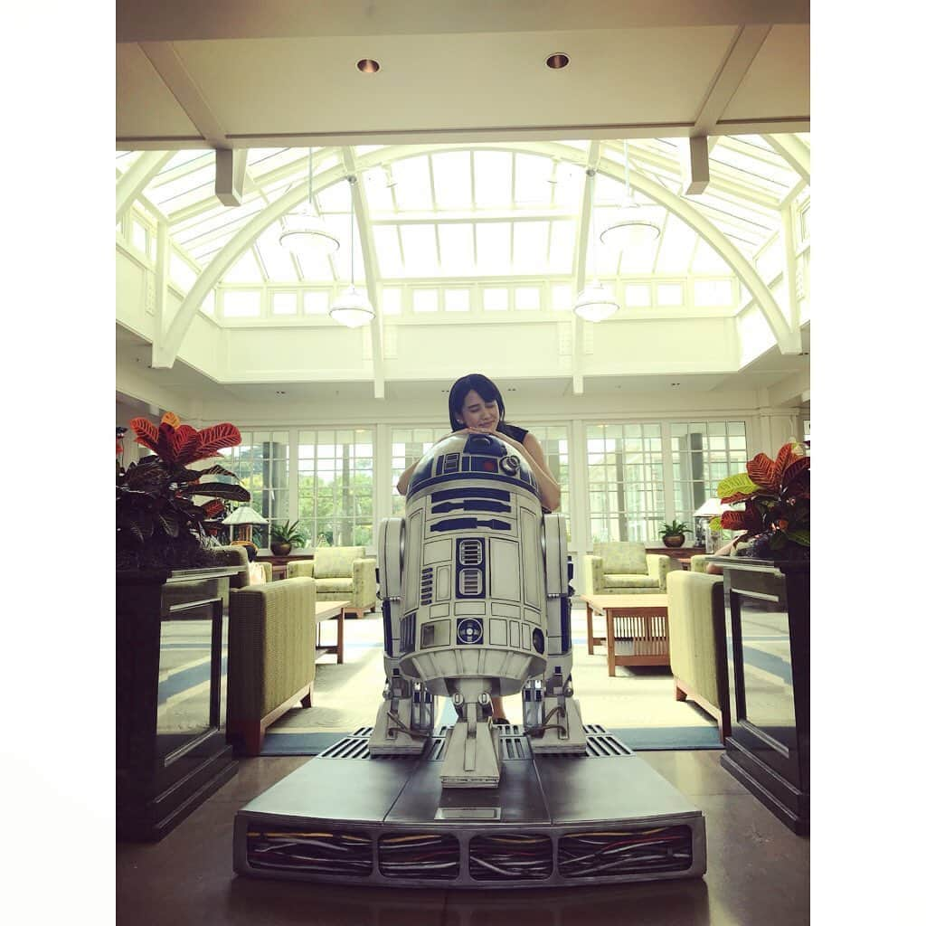 山崎紘菜さんのインスタグラム写真 - (山崎紘菜Instagram)「💫💫💫 #lucasfilmsltd #starwars #R2D2」8月8日 18時55分 - hirona_yamazaki