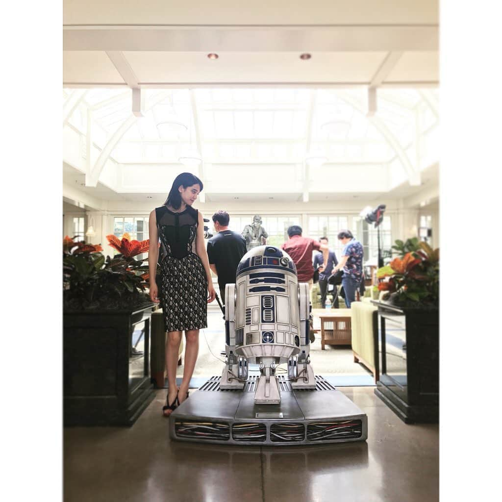 山崎紘菜さんのインスタグラム写真 - (山崎紘菜Instagram)「💫💫💫 #lucasfilmsltd #starwars #R2D2」8月8日 18時55分 - hirona_yamazaki